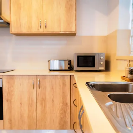 Elegant Chic Getaway In Picturesque Apartment Gharghur